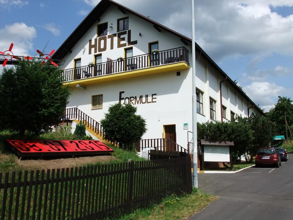 Hotel Formule Дечин Екстер'єр фото
