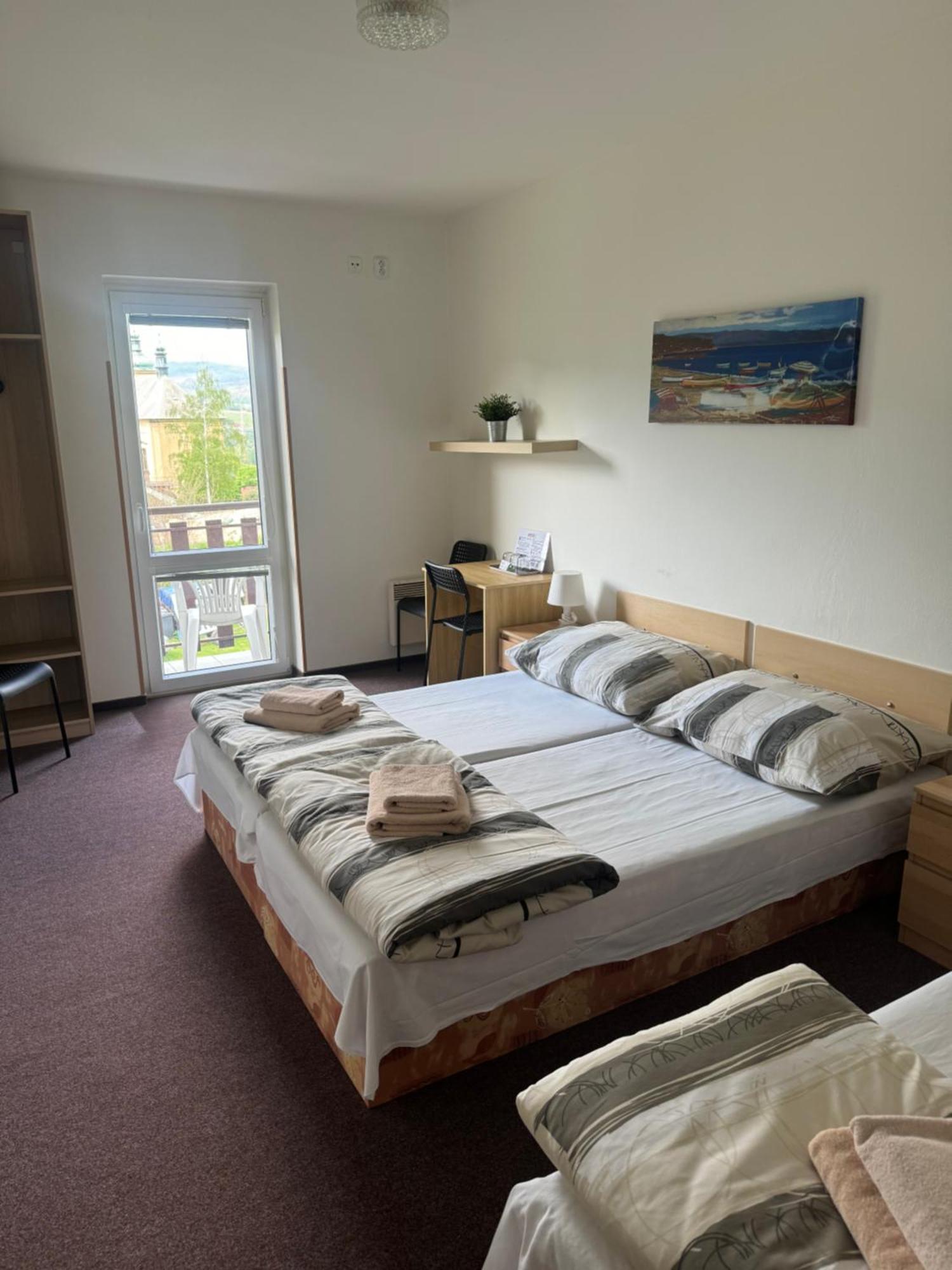 Hotel Formule Дечин Екстер'єр фото